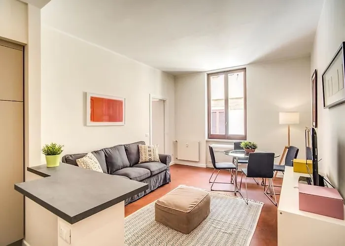 Coliseum Cozy Flat